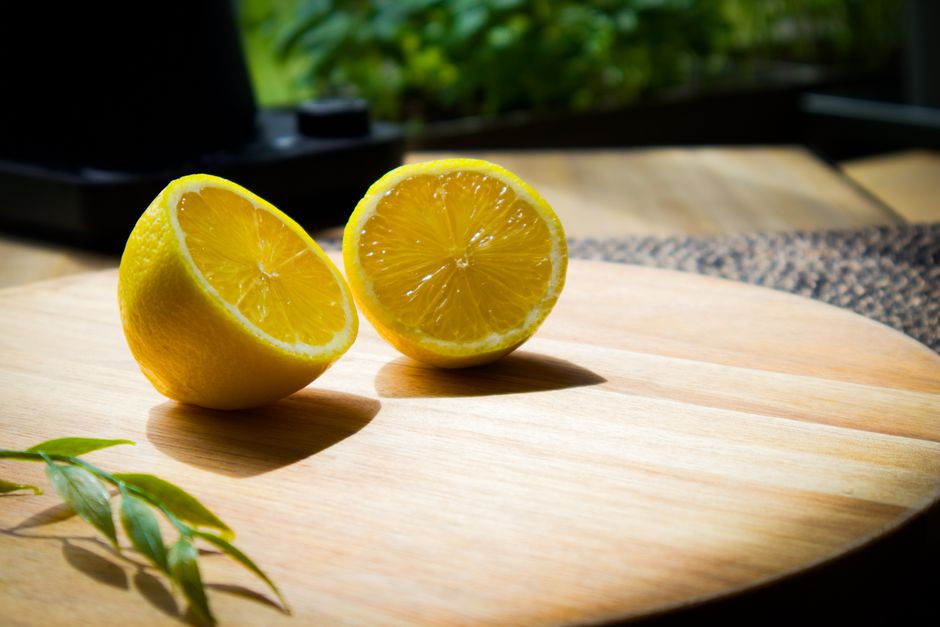 Palet-tot-tafeldecor-gebruik-natuurlijke-materialen-in-de-keuken-pexels_32762844